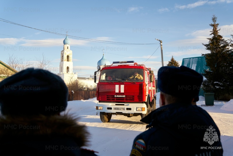 Пожарные осуществили мечту юных жителей села Русский Акташ