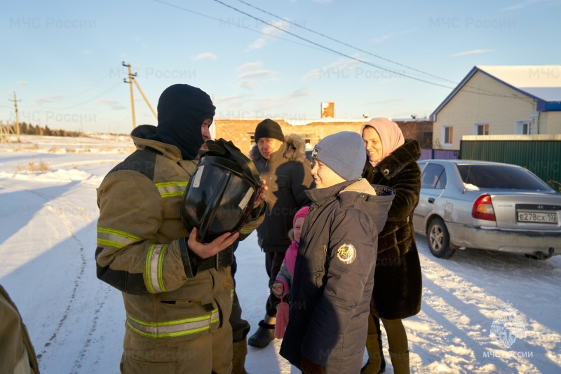 Пожарные осуществили мечту юных жителей села Русский Акташ