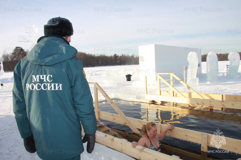 В Татарстане безопасность праздника Крещения Господня обеспечивают сотни сотрудников МЧС