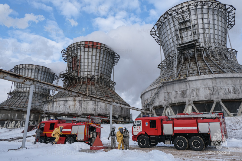 Нижнекамские огнеборцы провели плановые тренировочные занятия совместно с заводом СПС «Нижнекамскнефтехима»