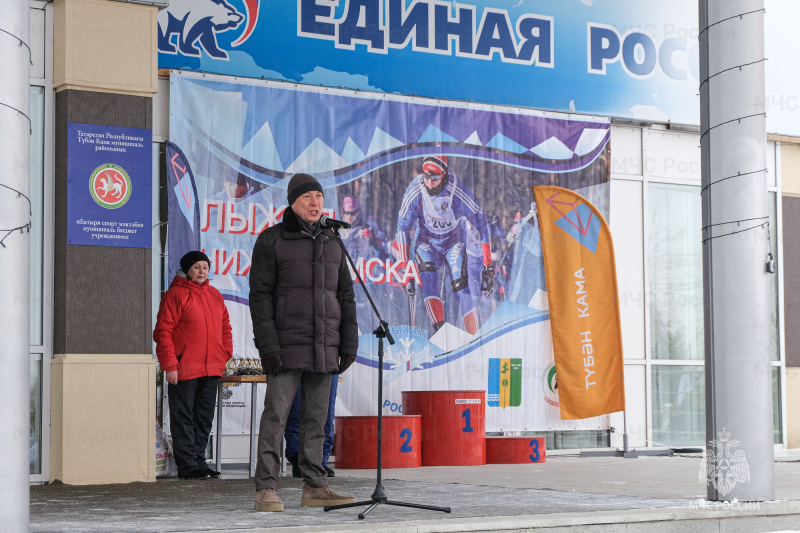 «Лыжня Нижнекамска»: массовый спортивный старт стал доброй традицией пожарной семьи Николаевых