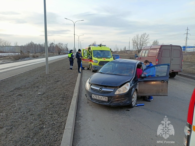 Пожарно-спасательные подразделения МЧС России реагировали на дорожно-транспортное происшествие в г. Набережные Челны.