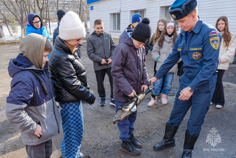 Увлекательное знакомство с профессией: огнеборцы 35 ПСЧ впечатлили нижнекамских школьников