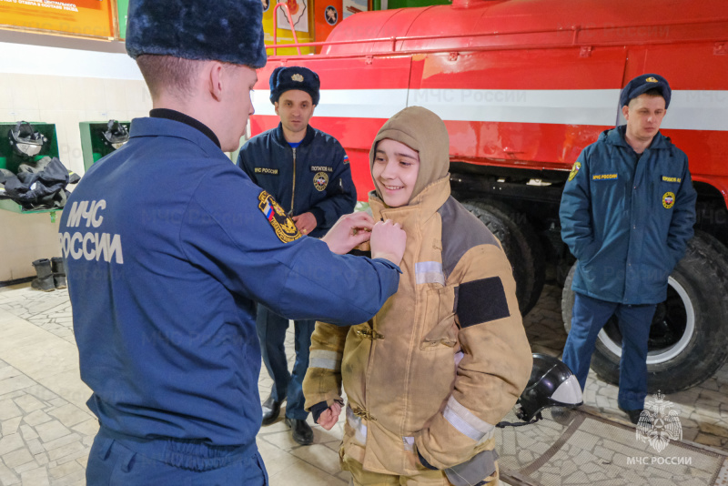 Увлекательное знакомство с профессией: огнеборцы 35 ПСЧ впечатлили нижнекамских школьников