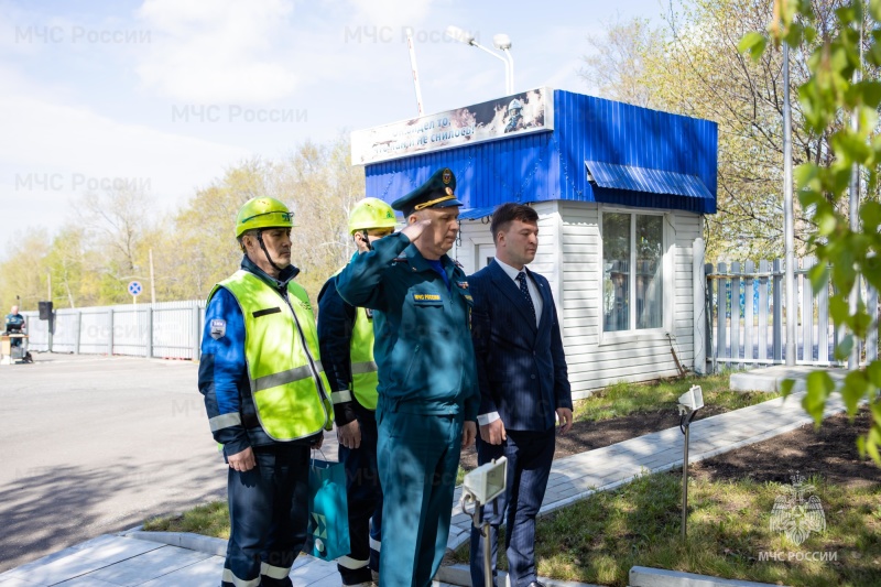 Достойны наград: накануне «Дня пожарной охраны России»  наградили нижнекамских огнеборцев