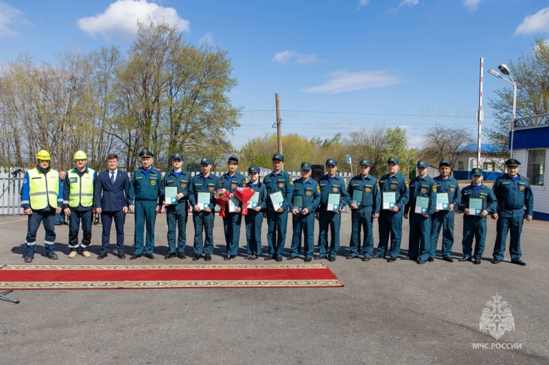 Достойны наград: накануне «Дня пожарной охраны России»  наградили нижнекамских огнеборцев