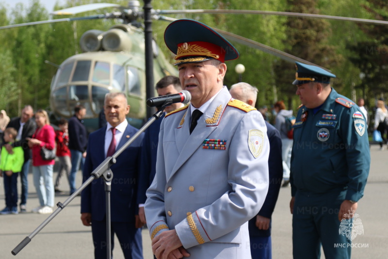 Богу – хвала, ближнему – защита: грандиозный городской праздник в честь Дня пожарной охраны России