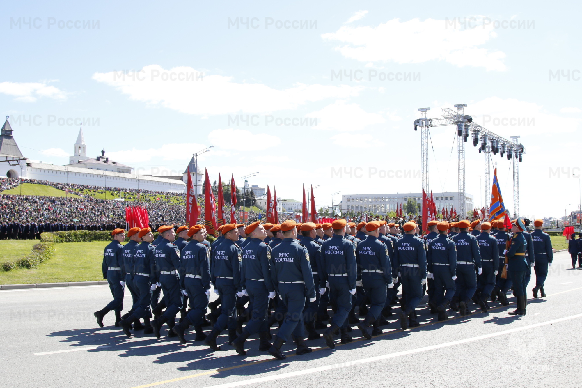 Сотрудники Главного управления МЧС России по РТ приняли участие в военном  параде Казанского гарнизона в честь Дня Победы - Новости - Главное  управление МЧС России по Республике Татарстан