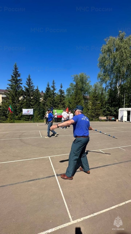 Ветераны бьются в городки