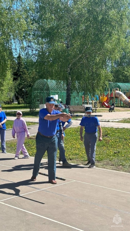 Ветераны бьются в городки