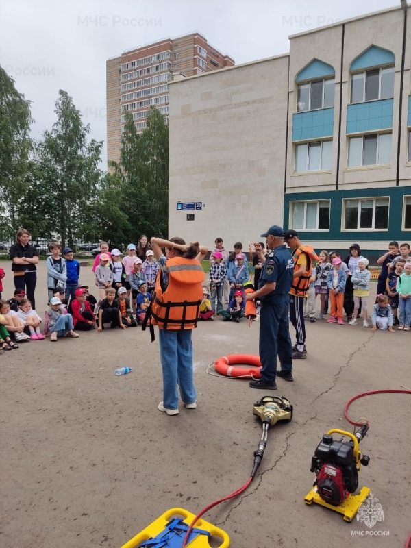 На каникулы – с багажом знаний по безопасному поведению у воды