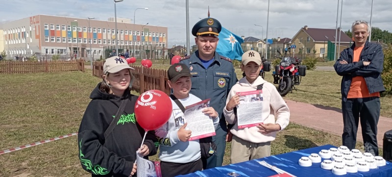 Полезные подарки и сладкие призы с «Пожарного подворья»