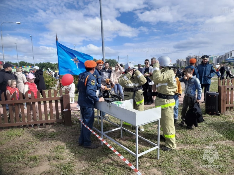 Полезные подарки и сладкие призы с «Пожарного подворья»