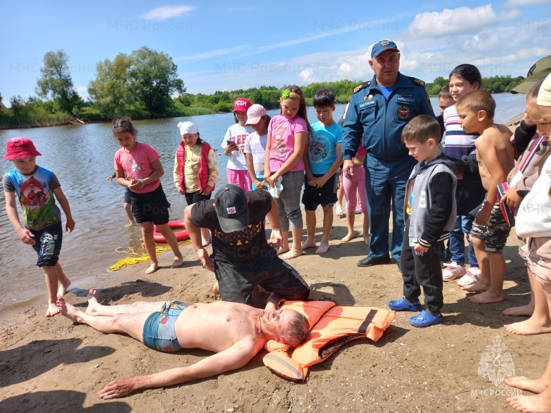 Безопасность на воде в летние каникулы