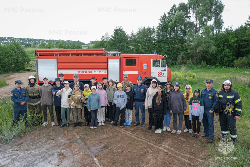 Дни пожарной безопасности: нижнекамские огнеборцы провели учебные занятия в лагерях детского летнего отдыха