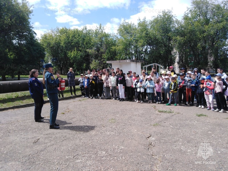 За безопасное лето!: занятие по пожарной безопасности в пришкольном лагере г. Заинска