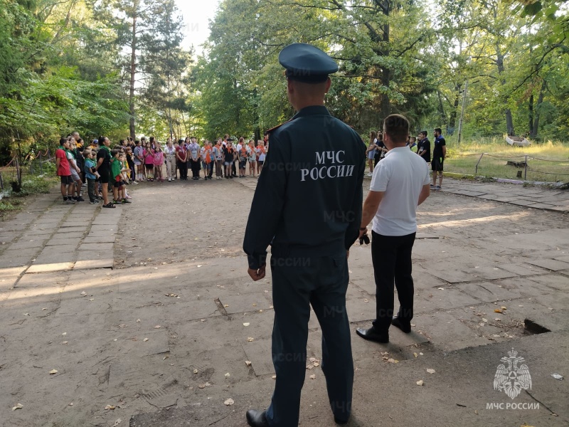 Сотрудники МЧС  проводят занятия в детских оздоровительных лагерях Зеленодольского района