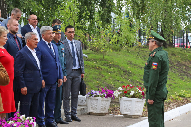 Рустам Минниханов посетил  Васильевскую кадетскую школу-интернат имени Героя Советского Союза Н.Волостнова