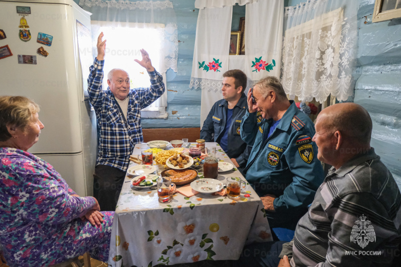 Он здоровался с Гагариным и тушил пожар с Лемаевым: ветеран нижнекамской пожарной охраны отметил 75-летний юбилей