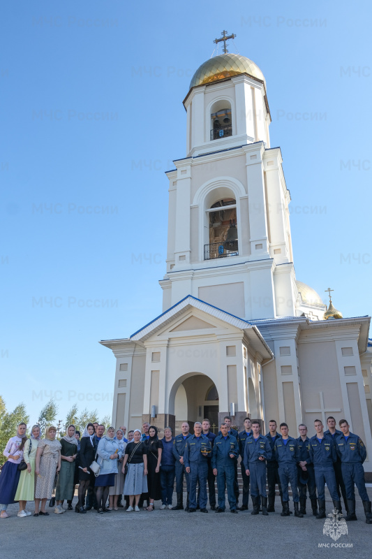 «Неопалимая Купина»: нижнекамские огнеборцы посетили богослужение в честь иконы-покровительницы пожарных