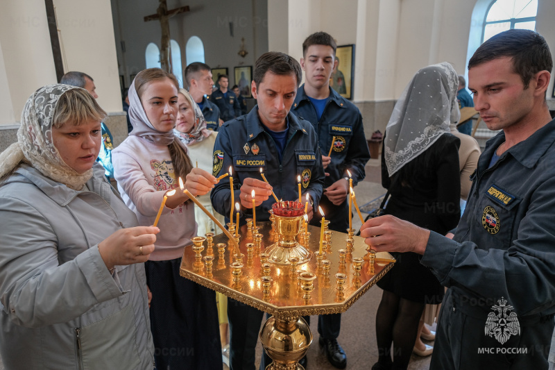 «Неопалимая Купина»: нижнекамские огнеборцы посетили богослужение в честь иконы-покровительницы пожарных