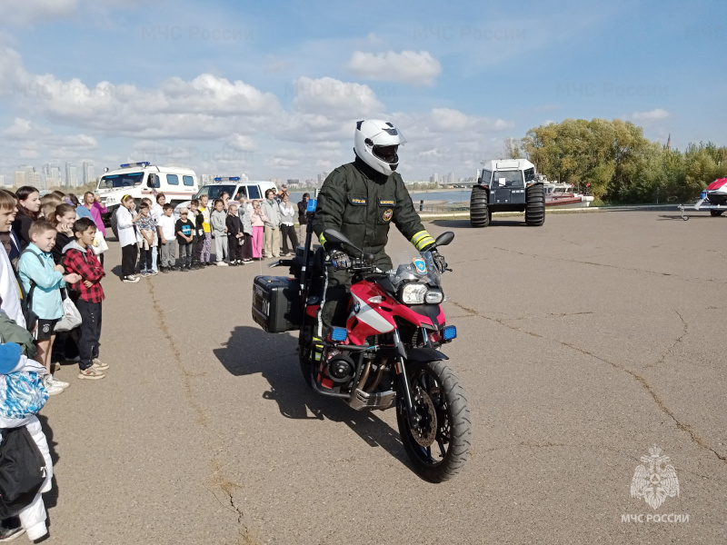 Клубы по интересам в День открытых дверей в МЧС