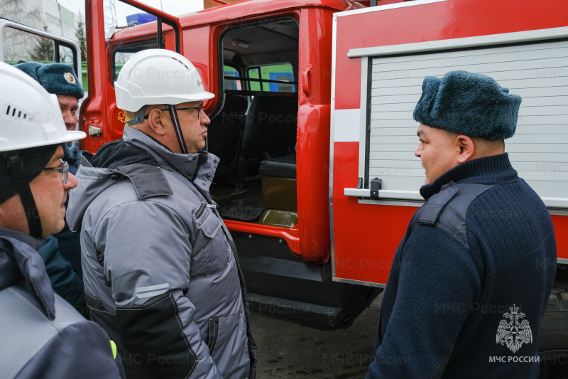 «Легенда» снова в строю: обновленный пожарный автомобиль ЗИЛ 130 поступил на службу нижнекамским огнеборцам