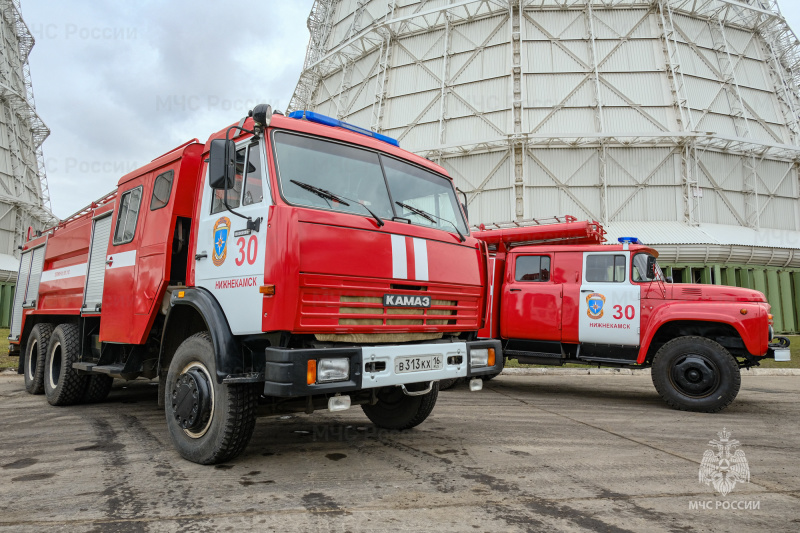 «Легенда» снова в строю: обновленный пожарный автомобиль ЗИЛ 130 поступил на службу нижнекамским огнеборцам