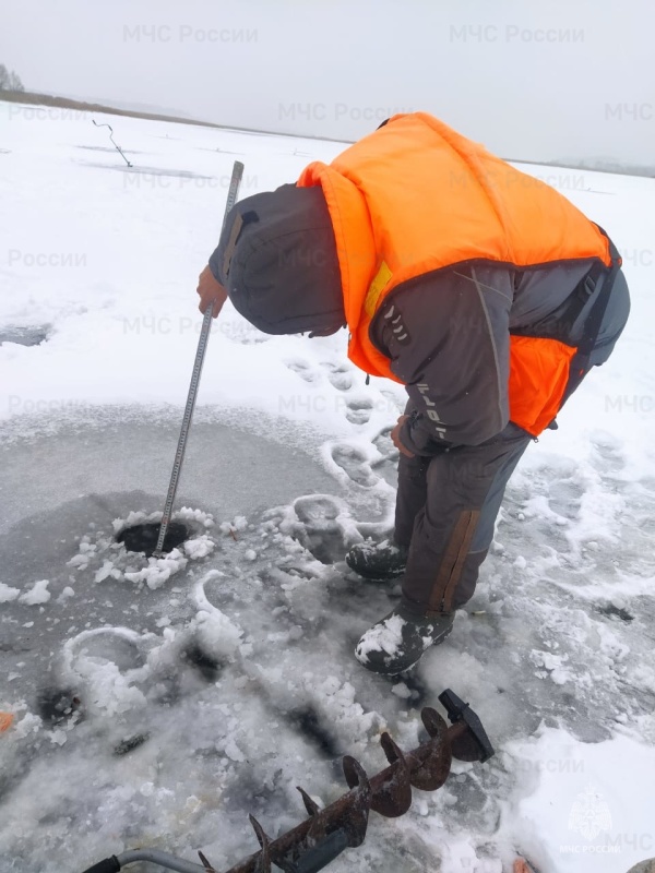 Выход на лёд опасен!