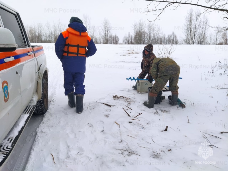 Выход на лёд опасен!