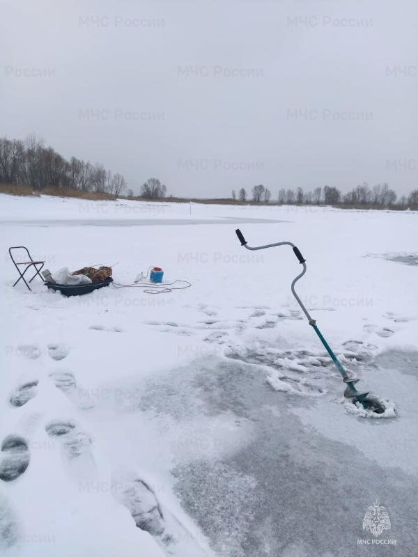 Выход на лёд опасен!