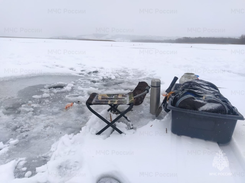 Выход на лёд опасен!