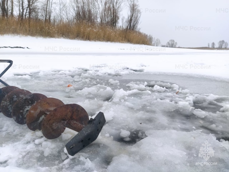 Выход на лёд опасен!