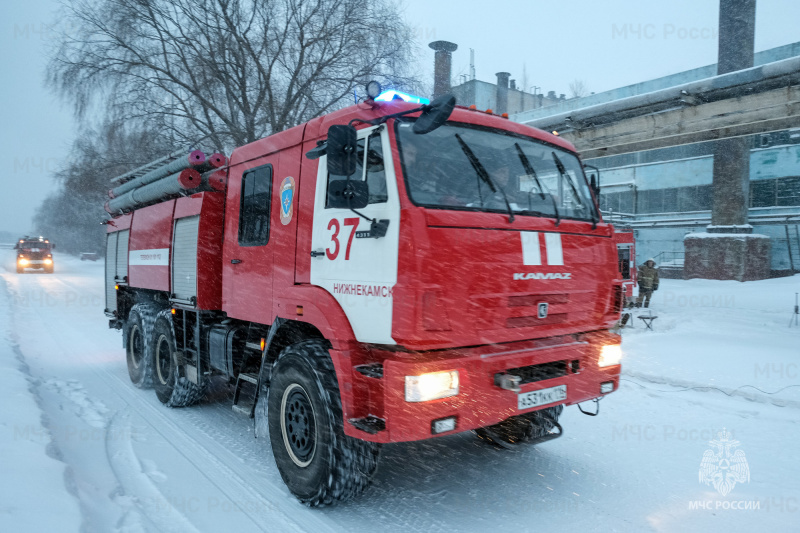 Пожарно-тактические учения: нижнекамские огнеборцы отработали действия по нейтрализации аварийно химически опасного вещества на охраняемом объекте