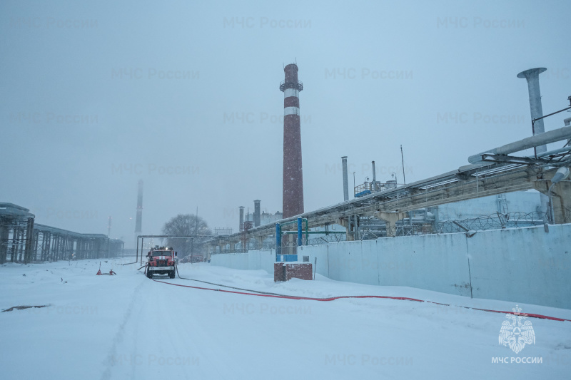 Пожарно-тактические учения: нижнекамские огнеборцы отработали действия по нейтрализации аварийно химически опасного вещества на охраняемом объекте