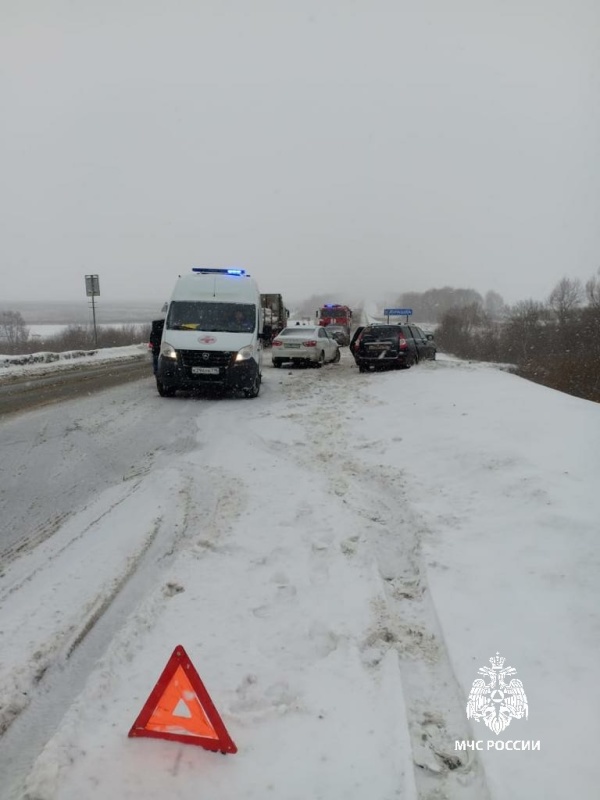 Пожарно-спасательные подразделения МЧС России реагировали на дорожно-транспортное происшествие в Менделеевском МР (активная интернет-ссылка на раздел "Оперативная информация" сайта ГУ МЧС России по РТ обязательна!)