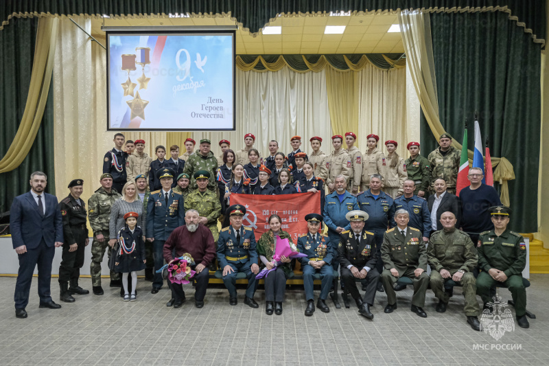 Пожарное братство помнит: во всероссийский день Героев Отечества нижнекамские огнеборцы почтили память погибшего товарища