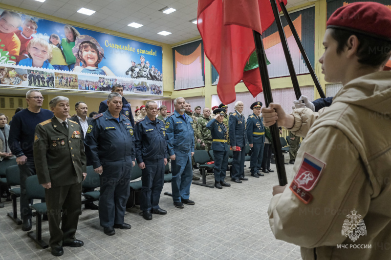 Пожарное братство помнит: во всероссийский день Героев Отечества нижнекамские огнеборцы почтили память погибшего товарища