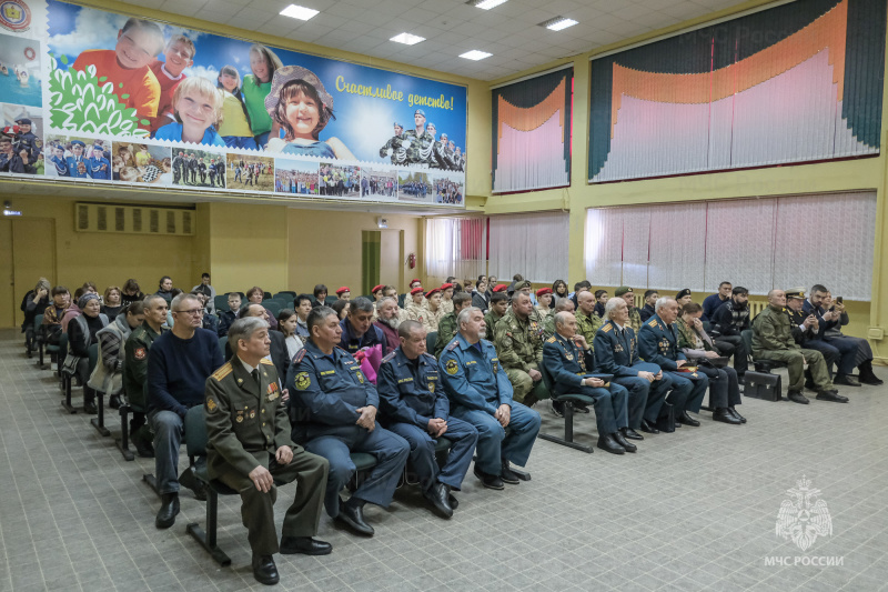 Пожарное братство помнит: во всероссийский день Героев Отечества нижнекамские огнеборцы почтили память погибшего товарища