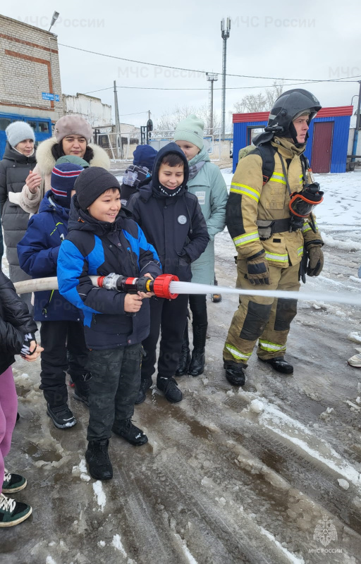 День открытых дверей для школьников в пожарно-спасательной части г. Азнакаево