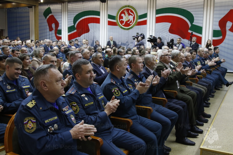 В День спасателя Российской Федерации начальник Главного управления МЧС России по РТ Рафис Хабибуллин поблагодарил коллектив за совместную работу