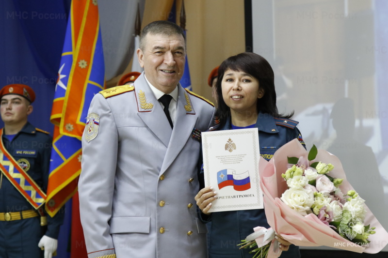 В День спасателя Российской Федерации начальник Главного управления МЧС России по РТ Рафис Хабибуллин поблагодарил коллектив за совместную работу