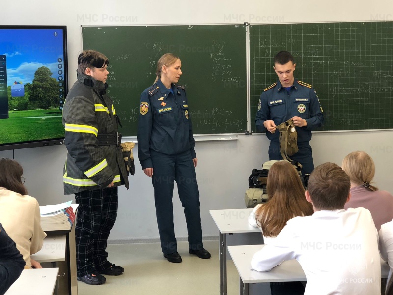 В Заинском районе продолжается профориентационная подготовка старшеклассников для поступления в вузы МЧС России