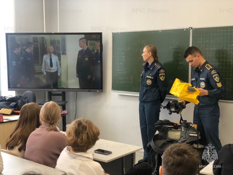 В Заинском районе продолжается профориентационная подготовка старшеклассников для поступления в вузы МЧС России