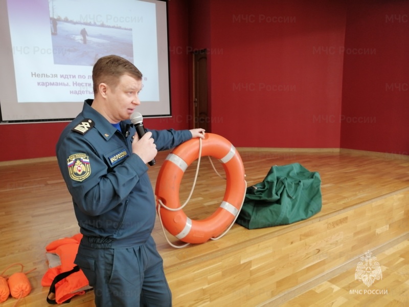 Инспекторы ГИМС предупреждают школьников об опасности весеннего льда