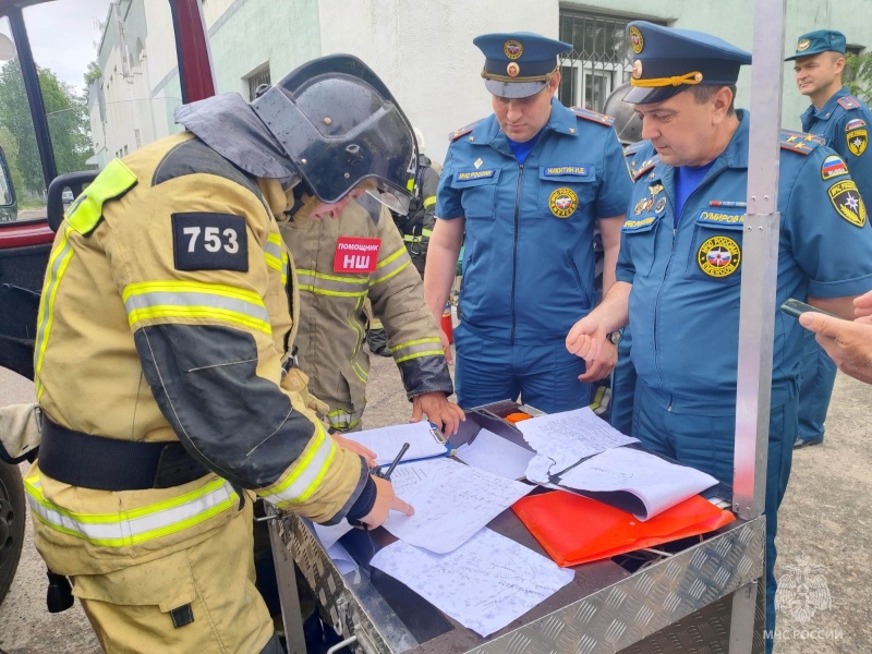 Без дыма и огня: зеленодольские пожарные провели учения в центральной районной больнице