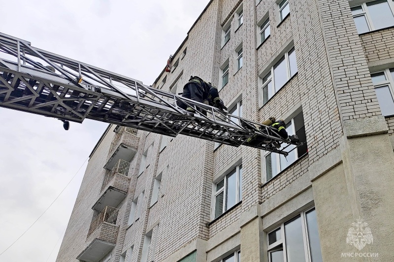 Без дыма и огня: зеленодольские пожарные провели учения в центральной районной больнице