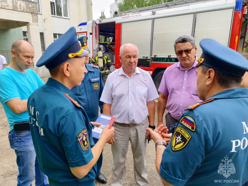 Без дыма и огня: зеленодольские пожарные провели учения в центральной районной больнице