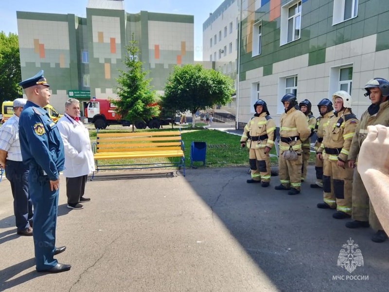 Совместные пожарно-тактические учения в Центральной районной больнице г. Заинска прошли успешно