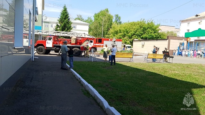 Совместные пожарно-тактические учения в Центральной районной больнице г. Заинска прошли успешно